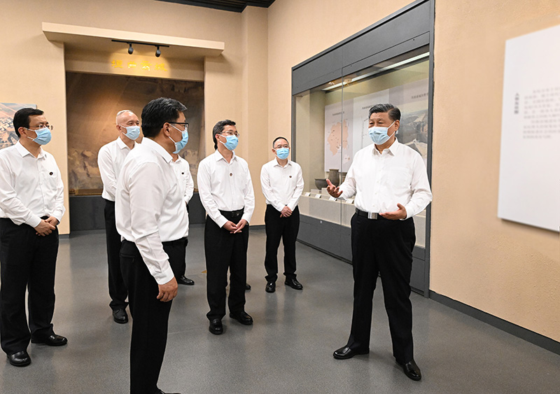 5月16日下昼，，，，，中共中央总书记、国家主席、中央军委主席习近平在前往陕西西安主持中国－中亚峰会途中，，，，，在山西运城博物馆考察。。